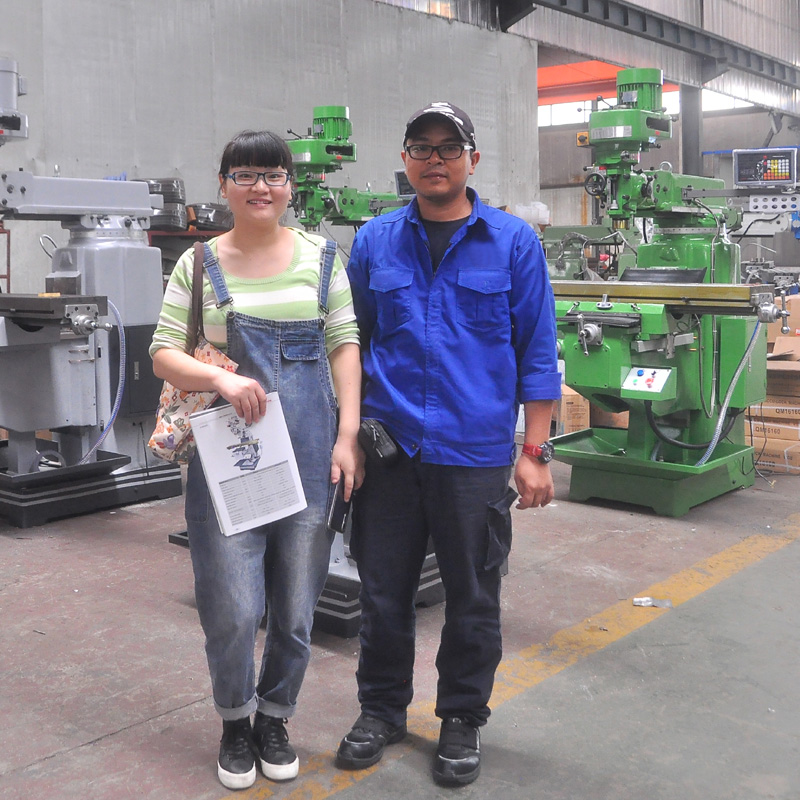 Malaysian customers came to visit the factory and were very interested in our milling machines, slotting machines, machining centers and other machines, and finally signed an order