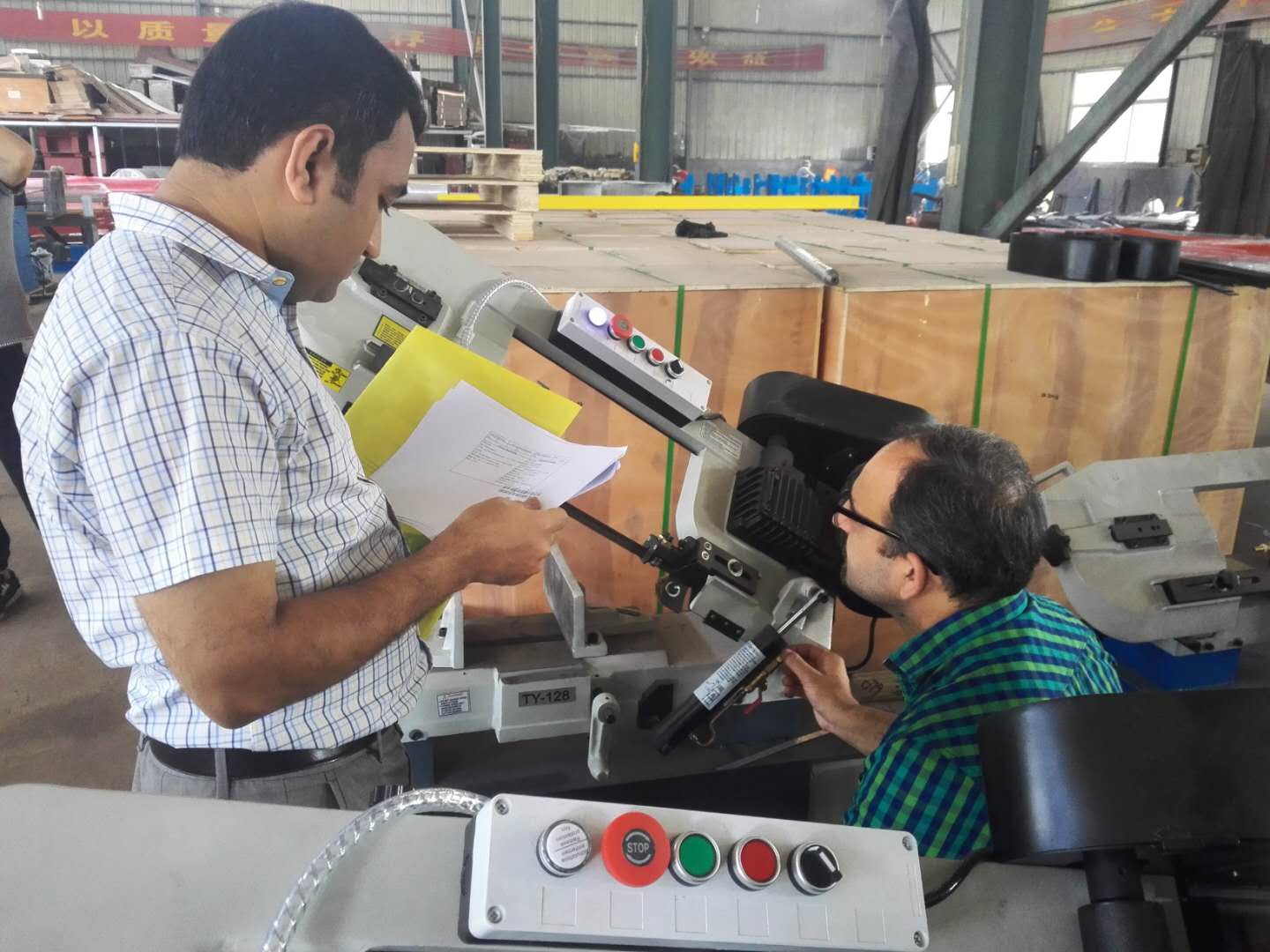 Pakistani customers came to our factory for on-site inspection and finally signed a large amount of contract