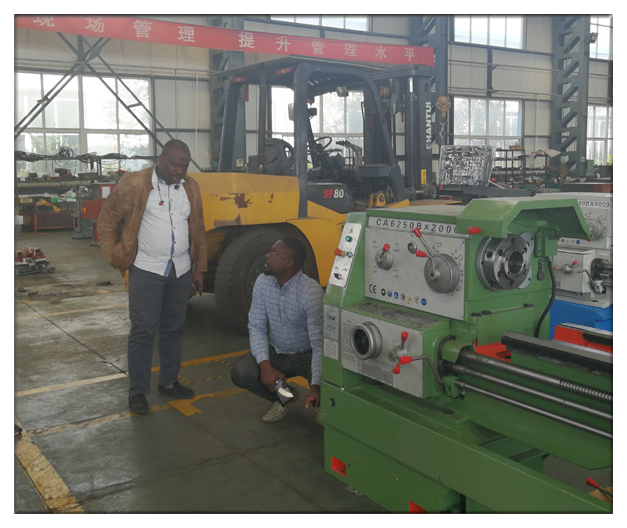 Benin customers visit our factory and sign the lathe order